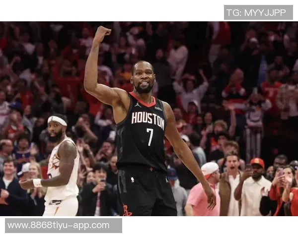 杜兰特首节火力全开半场表现抢眼助力球队进攻展现领袖风范