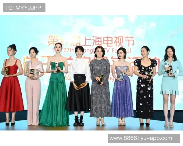 帕尔默荣获PFA年度最佳球员奖杯照片曝光引发热议