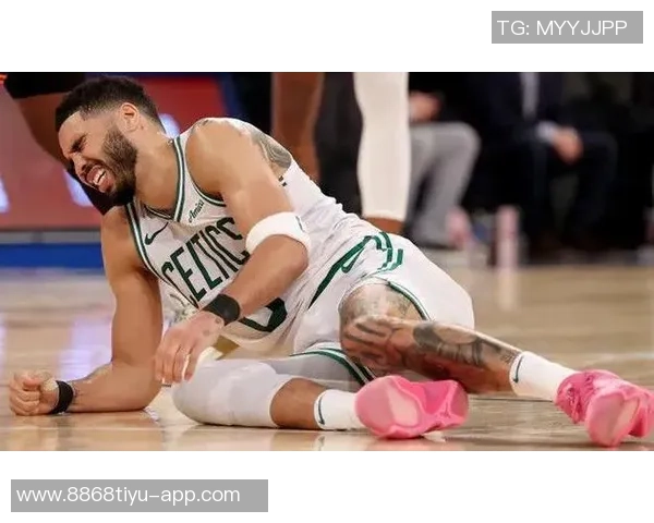 詹姆斯与塔图姆高尔夫球会面照片引热议昨天竟未比赛的真相揭秘